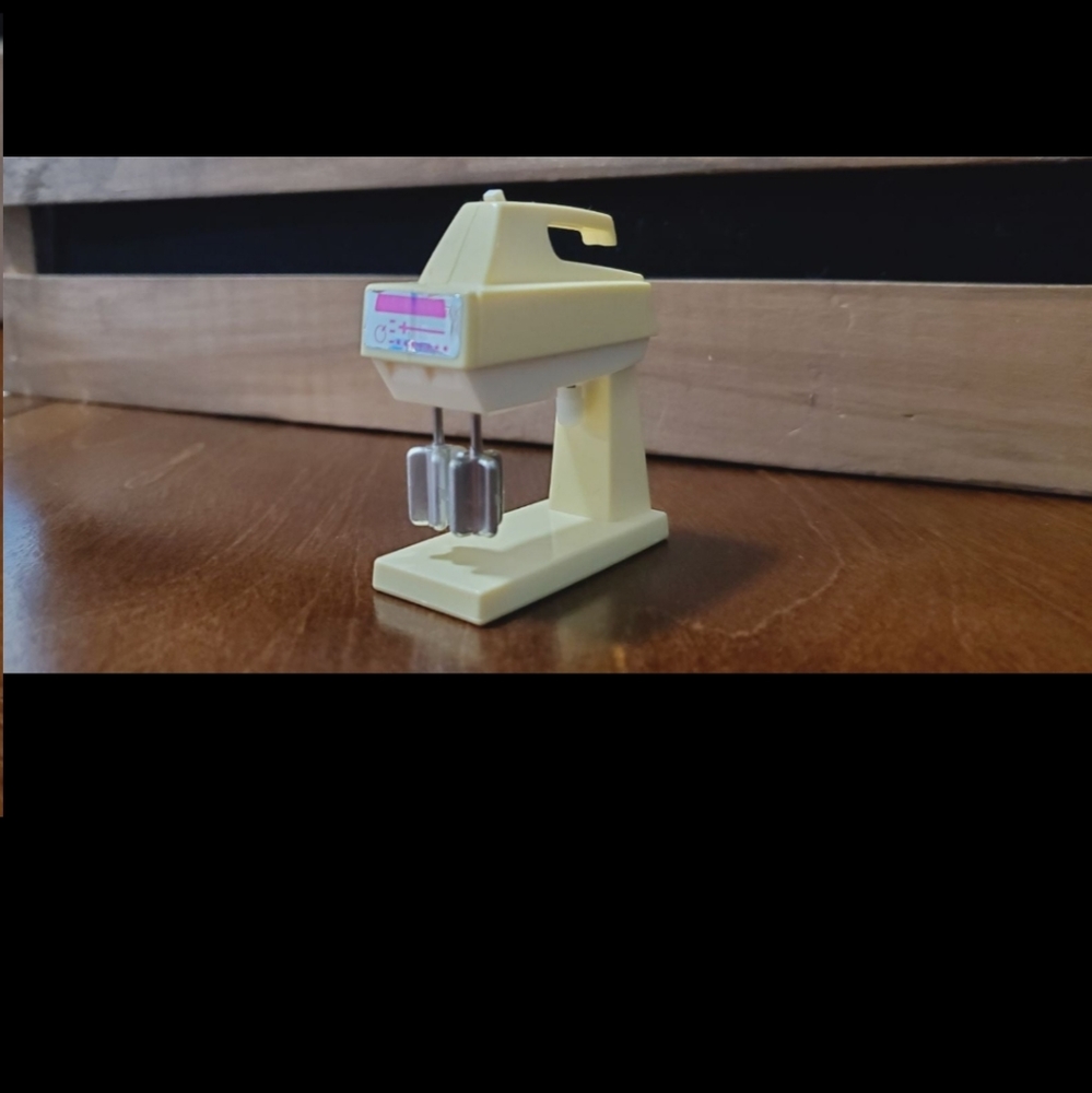 Barbie mixer from Vintage 1987
